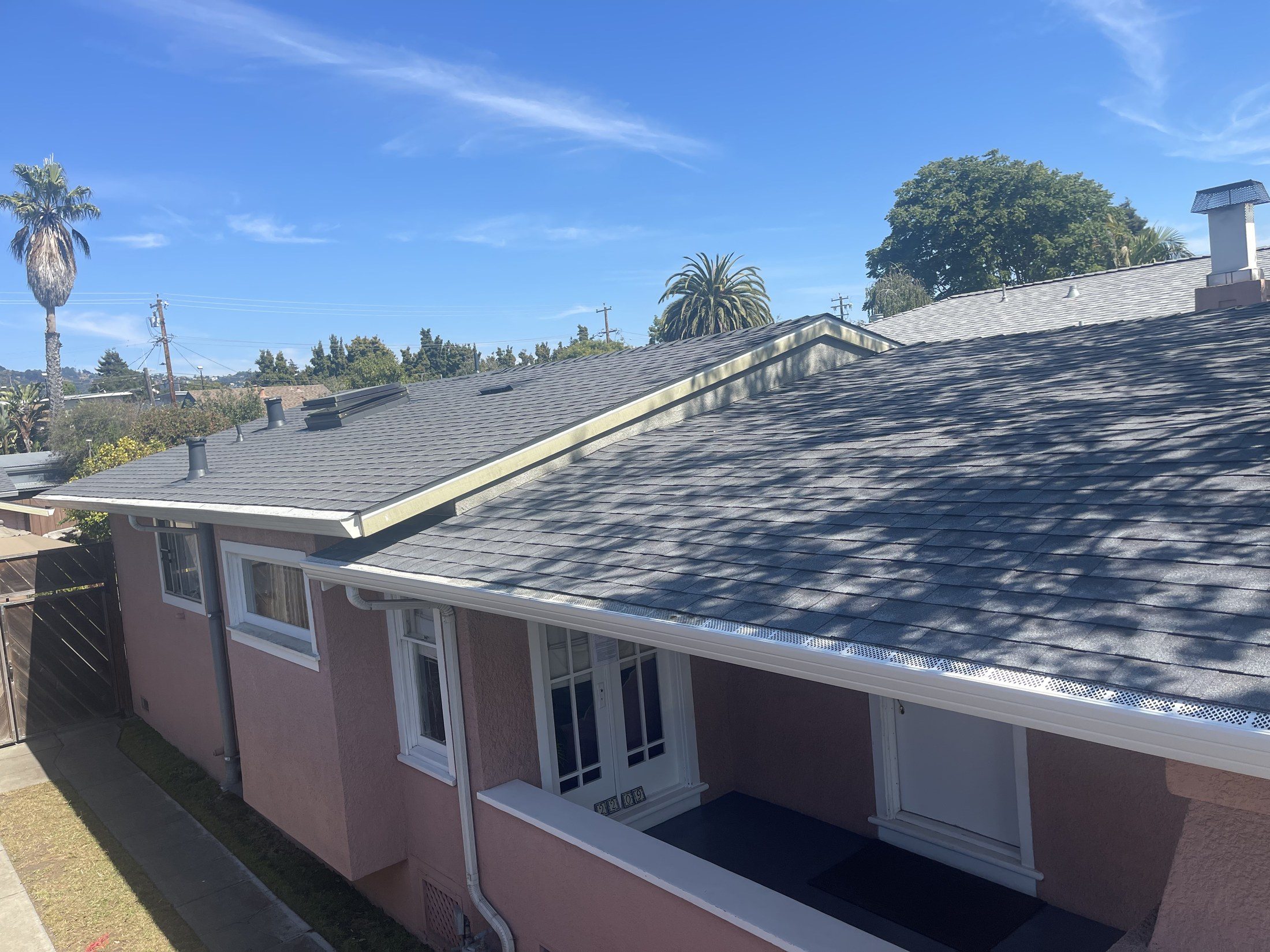 Home with a new roof installed by R2L Roofing in the East Bay